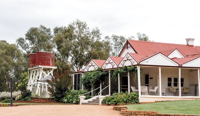 Quondong Wahgunyah - Luxury Homestead & Cottage in secluded location in Wahgunyah