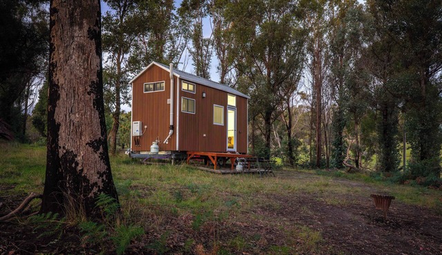 Raintree Farm Stay by Tiny Away in Sarsfield