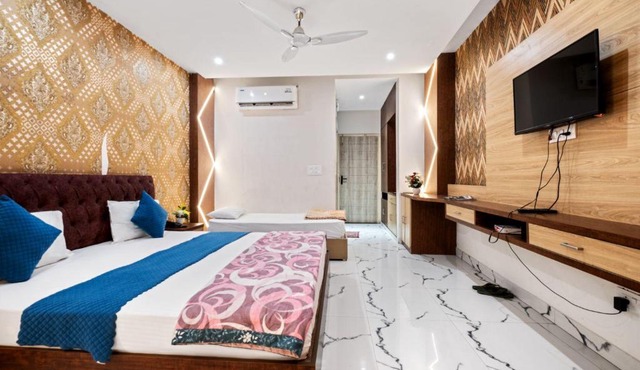RBS Hotel & Restaurant 5 mint walking distance from Ram Janam Bhumi