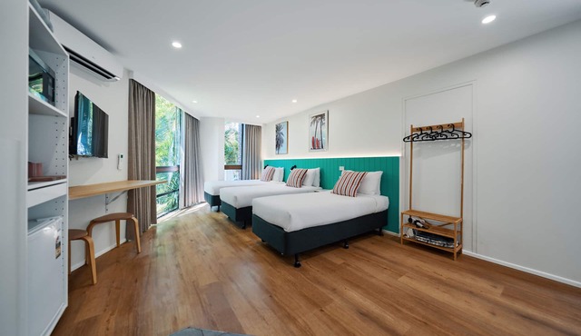 Red Star Hotels Palm Beach in Palm Beach
