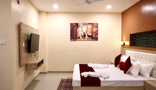 Regal Guest House by ROH