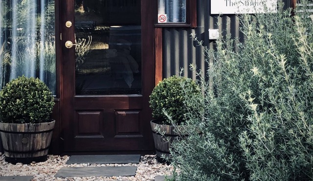 Relax & recharge with nightly kangaroos, a little out of Daylesford. in Korweinguboora