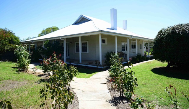 Renovated period home - close to shops, pubs, restaurants and the Murray River in Tocumwal