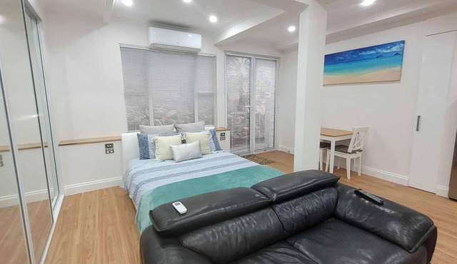 Resort Style Apartment Escape with Heated Pool, Tennis Court Outdoor BBQ in Bellevue Heights