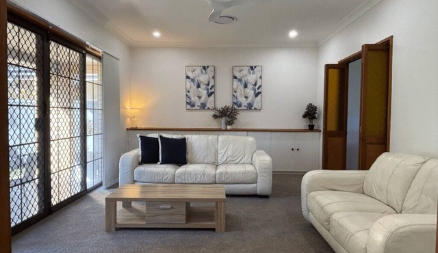 Rest on Best St - All the Comforts in Wagga Wagga