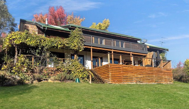 Ridge River Retreat: 4 BR, 3.5 BA House in Merrijig, Sleeps 8 in Merrijig