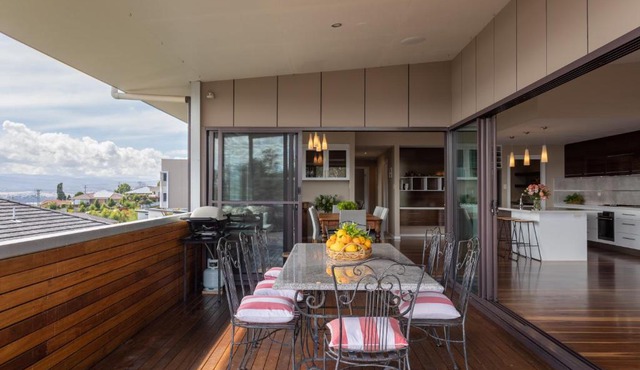 River Haven serene spacious with river views in Launceston