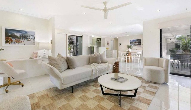 Riviera Road Miami - 4BRM Dual Villa in Gold Coast