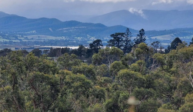 Romantic Getaway with Amazing Mountain Views in Lilydale