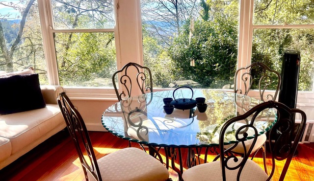 Romantic Hills Cottage w/Fireplace in Kalorama