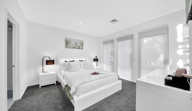 Romantic luxurious stay with amazing views in Point Cook