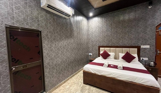 Roomshala Karol Bagh - Opp Max Hospital