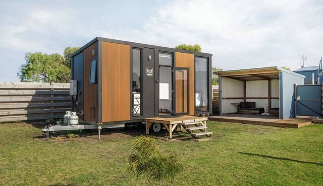 Rosebrook Riverviews by Tiny Away in Rosebrook