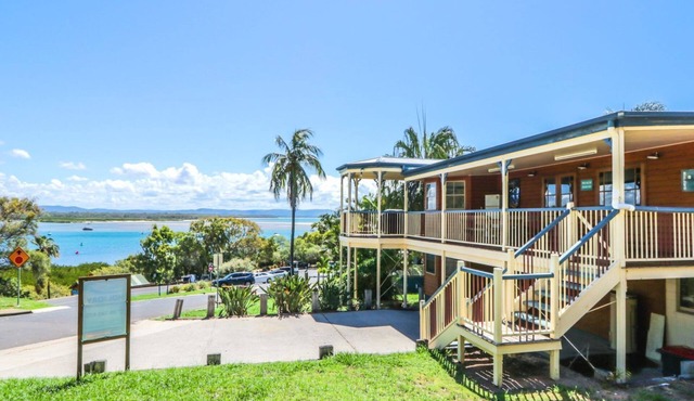 ROUND HILL HOUSE 1770 - waterfront views in SEVENTEEN SEVENTY