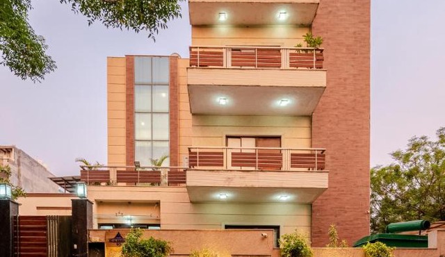 Royal Residence 90