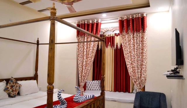 Rudraksh Hotel & Restaurant