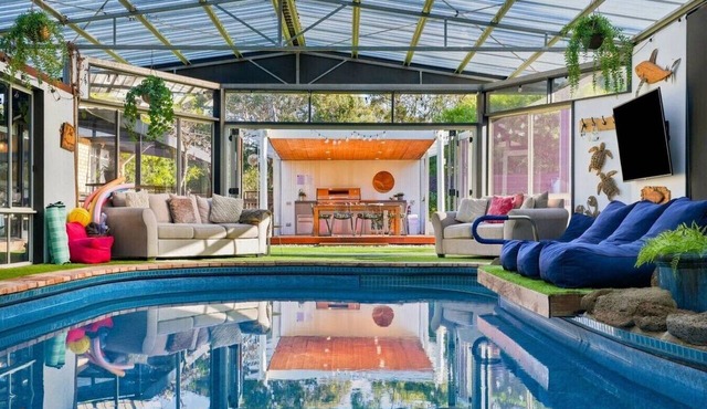 Rural Getaway: Alpacas, Pool, Hot tub, Gym, Tennis in Sandford