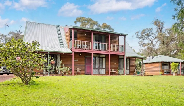 Rustic House & Cosy Cottage in Leschenault
