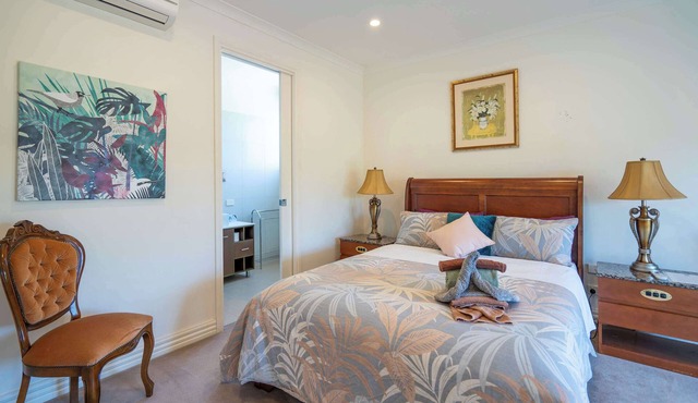 Rustic Winery Villa | Queen Bed Room 5 with En-Suite in Labertouche
