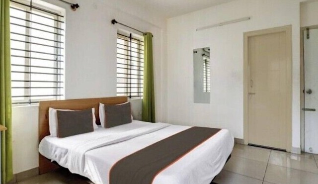 S M Suites