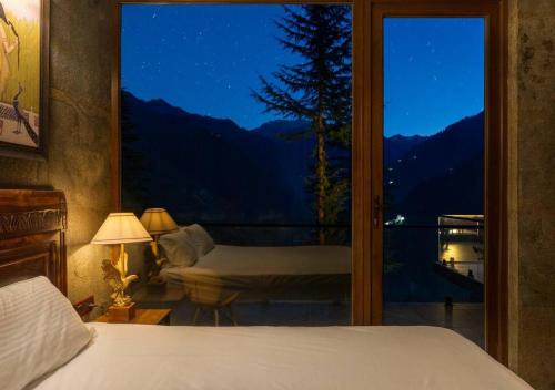SaffronStays Hillstation Over Tirthan Valley in Mandi