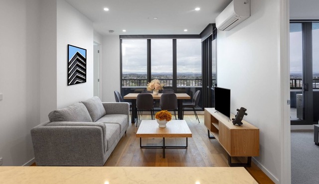 Samma | Charming 2BR Queen Beds on Bell Street in Coburg