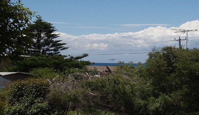 Sandy Escape - Cosy retreat with a short stroll to the beach. in Indented Head