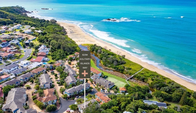 Sapphire Beach Poolside Retreat in Korora