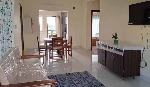 Sarvat Gṛham-2 Bed Home Hill View Bright & Spacious Airy Near Airport & Railway