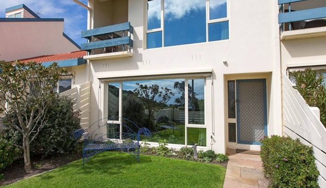 SEAVIEWS MORNINGTON. in Mornington
