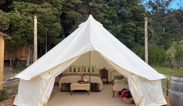 Secluded off grid romantic hideaway with stunning views in Lilydale