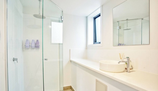 Serene 2BR Private Downstairs Retreat Near MONA in Austins Ferry