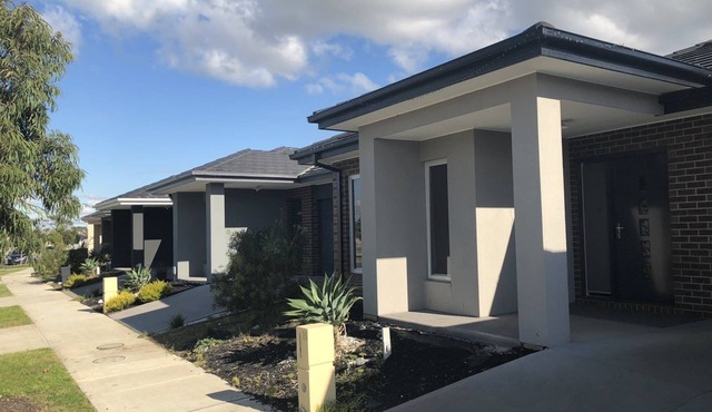 Serenity 9 - Whole House in Pakenham