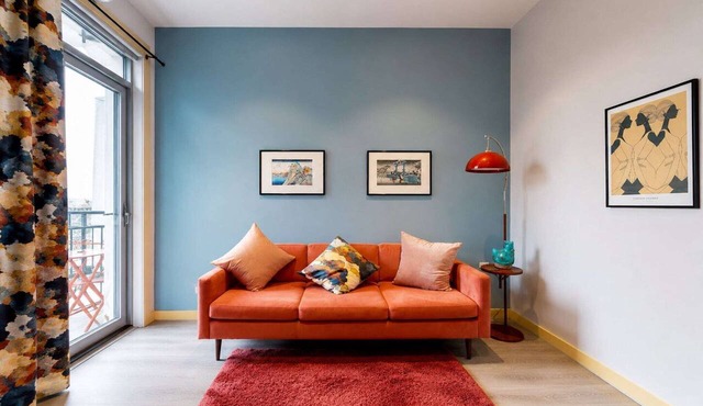 Serenity Cloud Apartment in Vibrant Footscray in Footscray