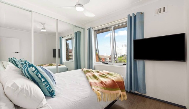 Shoreleaf Haven Moments from Waves and Seaside Eats in Dee Why