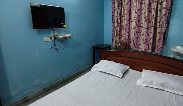 Singh Guest House in Alipur