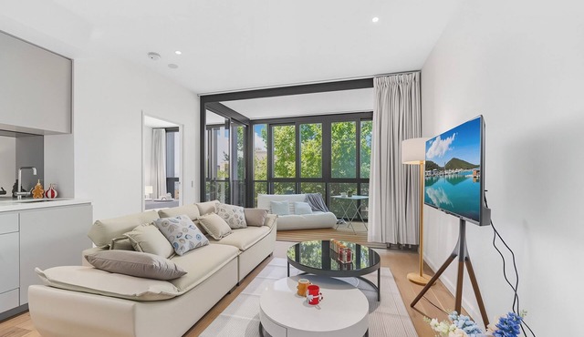 Sophisticated Urban Living 2BR Near Metro+Parking in St Leonards