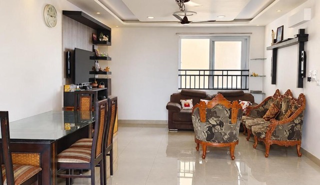 spacious 2BR 2 bath, parking, AC, OMR main rd in Chennai