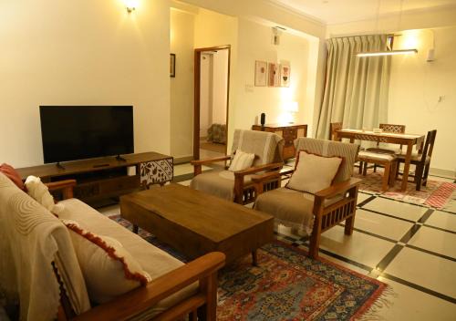 Spacious 3BHK Apartment for Families, Work and Couples - Lift, Parking, Wi-Fi in Varanasi