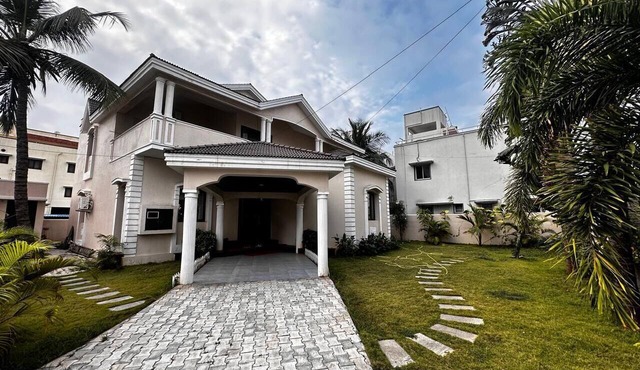 Spacious 5-bedroom bungalow in gorgeous Chennai with AC