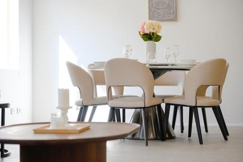 Spacious 5BR Family Haven in Kingsgrove for 12ppl in Sydney