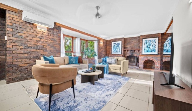 Spacious & Affordable Family Stay | Large & Relax in Shailer Park