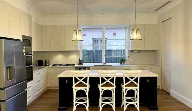 Spacious and Super Convenient, Elevated Home in Randwick