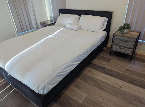 Spacious Entire 4Bedroom House in Gladstone 1 to 8 People can Stay in Gladstone