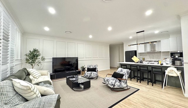 Spacious Luxury Home of 8 bedroom in Menangle Park in Menangle Park