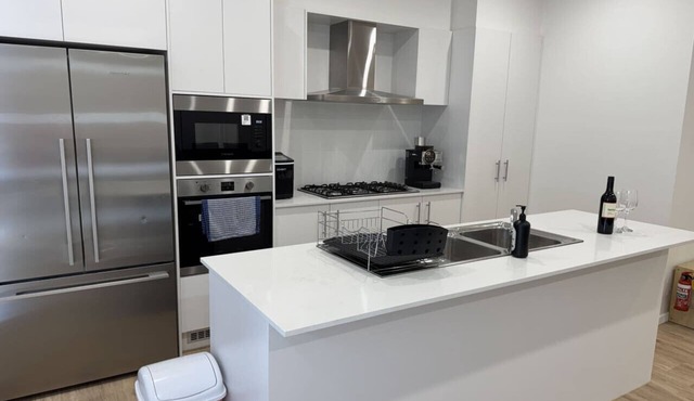 Spacious New Home for 12 Guests in Menangle Park