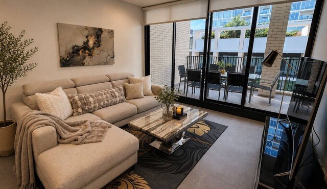 Spacious Pool Retreat with Gym Pool BBQ Rooftop in Lidcombe
