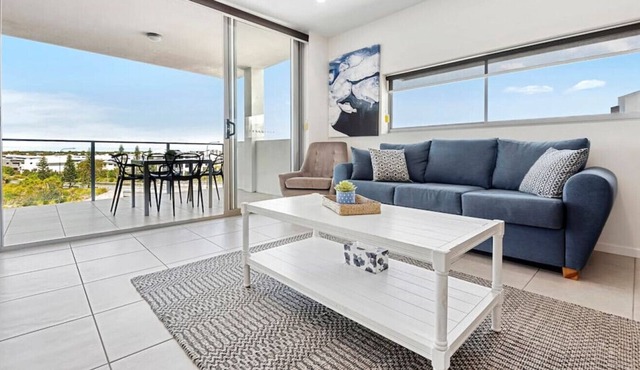 Spacious Waterfront apartment (opp Hospital) in Birtinya