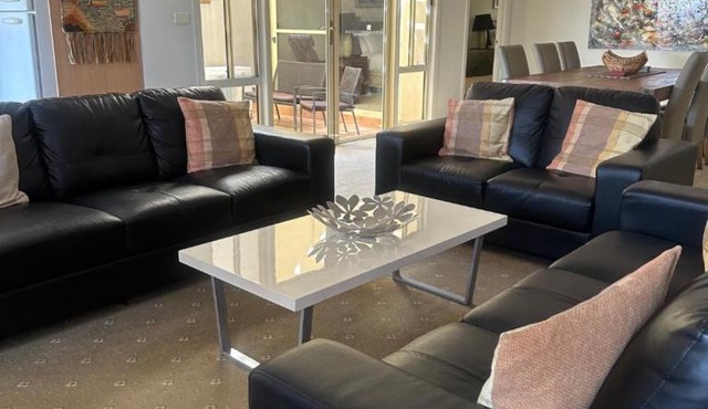 Spacious Williamstown Apartment with Free Parking in Williamstown