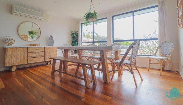 Splendour Hideaway - Table games and oasis pool in Caves Beach